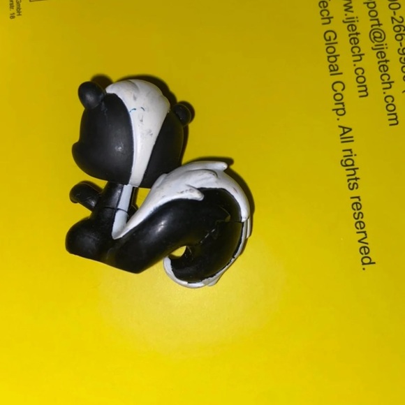 littlest pet shop skunk #85 - Picture 2 of 5